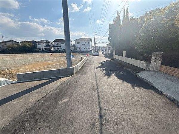 西側前面道路（1）令和8年1月撮影