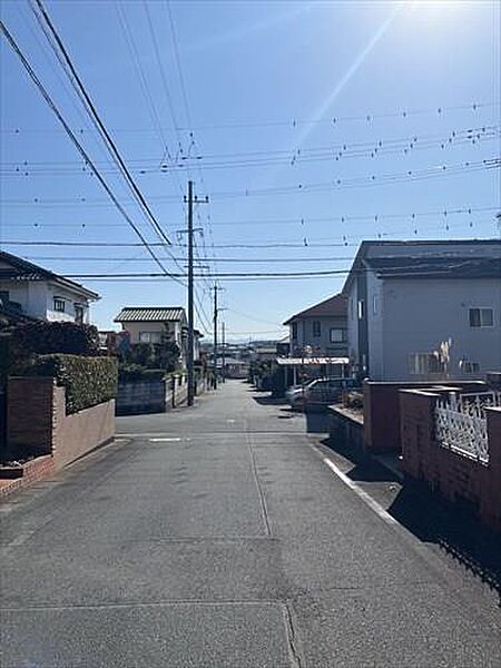 北東側前面道路 2