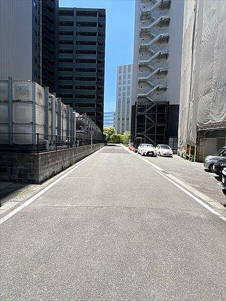 東側道路