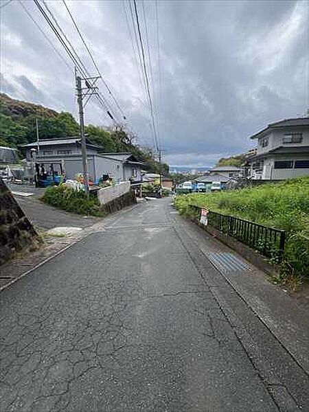 前面道路（1）　撮影日：2026年7月