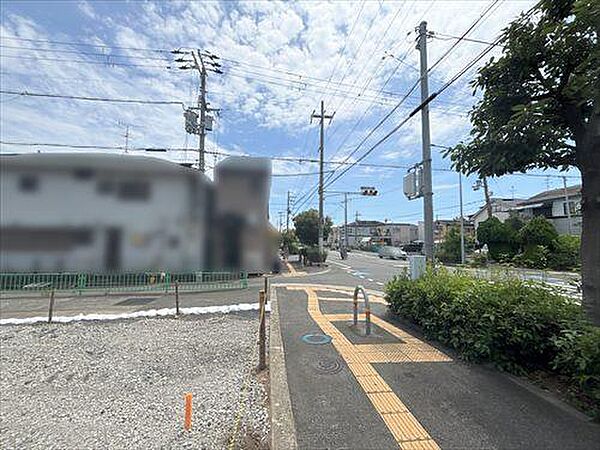 西側前面道路（北側より撮影）