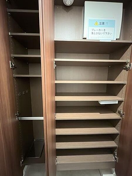シューズボックス