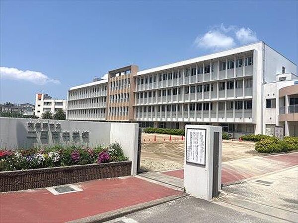 二日市中学校まで790m