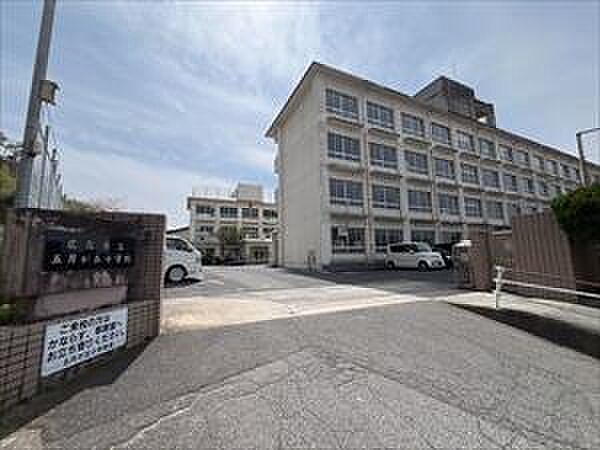 五月が丘小学校まで1，200m
