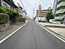 その他：北側前面道路（西側から撮影）