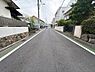 その他：北側前面道路（東側から撮影）