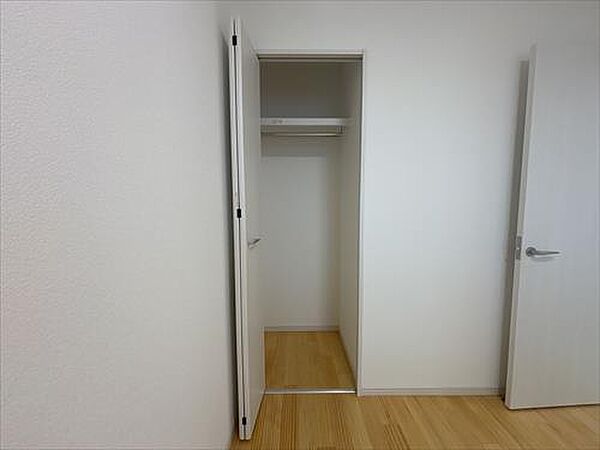 洋室5.7帖収納