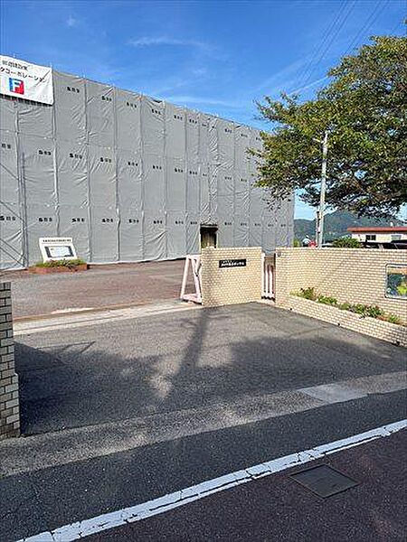 広島市立五日市観音西小学校（880m）
