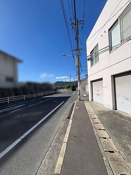 南西側前面道路