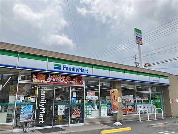 ファミリーマート緑潮見が丘店まで200m