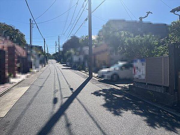 前面道路（2025年10月撮影）