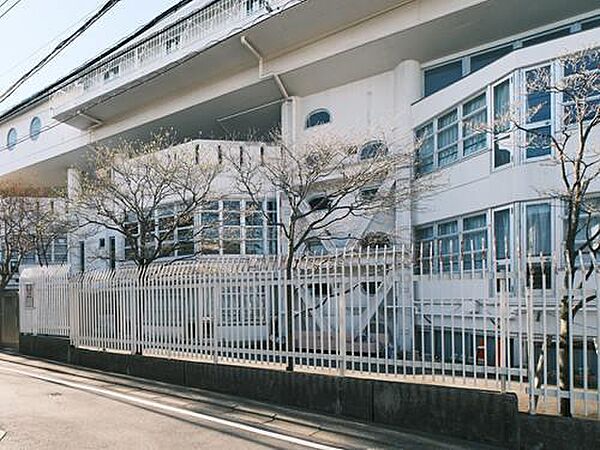 目黒幼稚園 600m