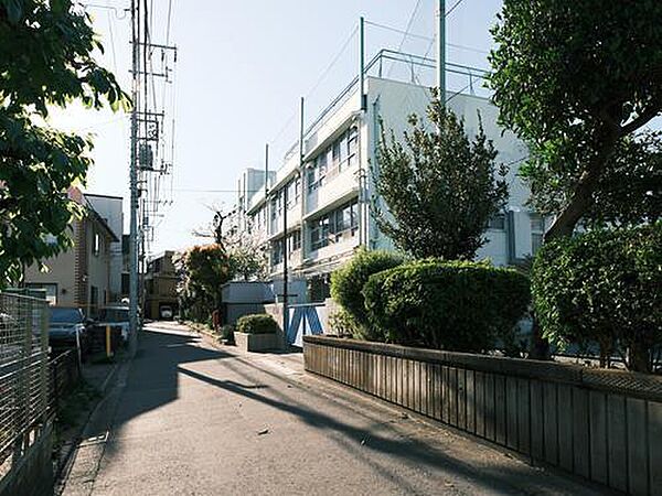 目黒区立大鳥中学校 770m