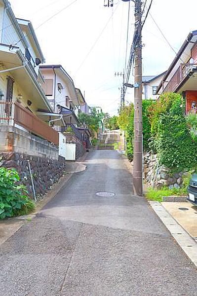 【現地前面道路2024年9月撮影】