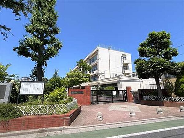 練馬区立大泉学園緑小学校 860m