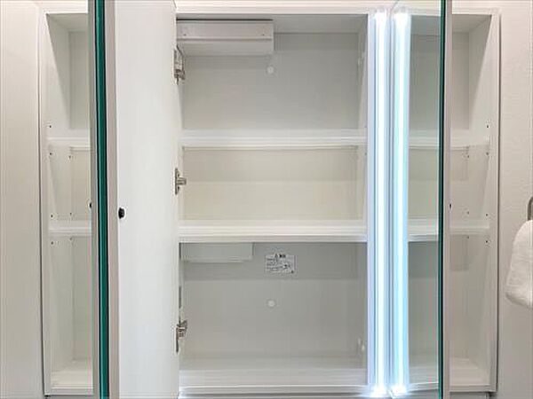 洗面台 鏡裏収納