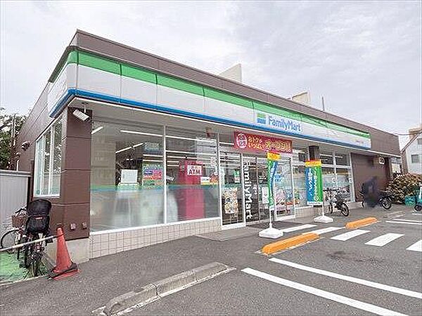 ファミリーマート 200m
