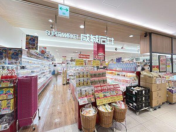 成城石井エミオひばりヶ丘店 140m