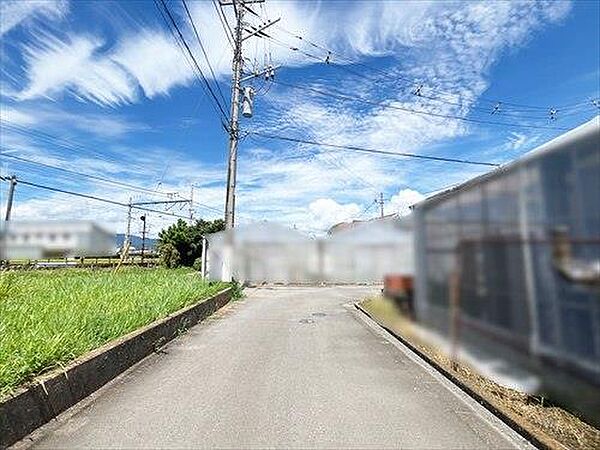 南東側前面道路（2026年8月撮影）