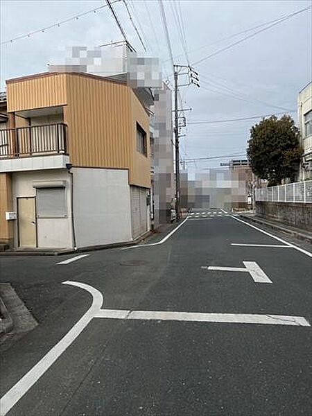 現地東側前面道路（2026年2月撮影）