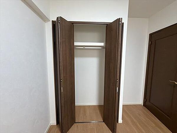 洋室約5帖部分クローゼット