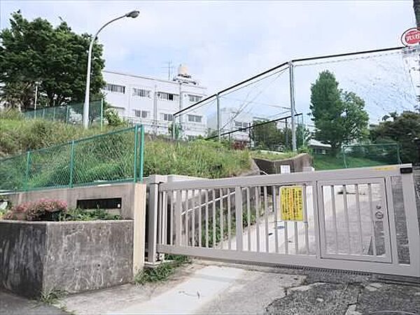 横浜市立生麦中学校まで2050m
