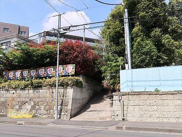 やよいケ丘幼稚園まで590m