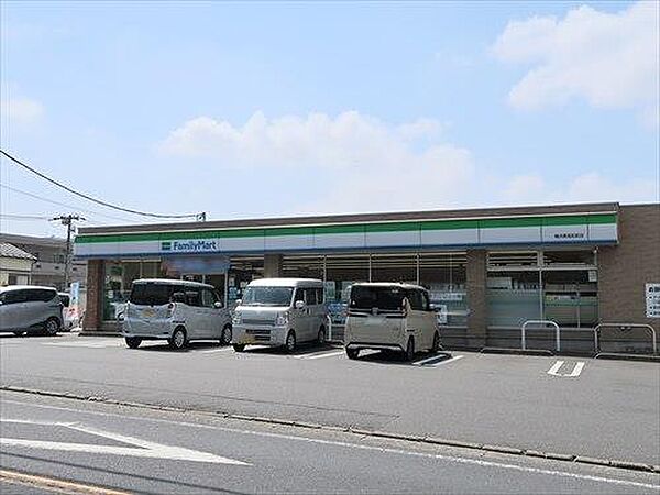 ファミリーマート横浜東高校前店590m