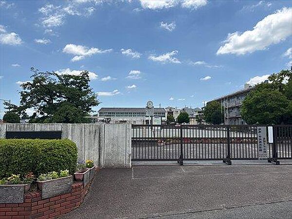 横浜市立あざみ野第二小学校（1310m）