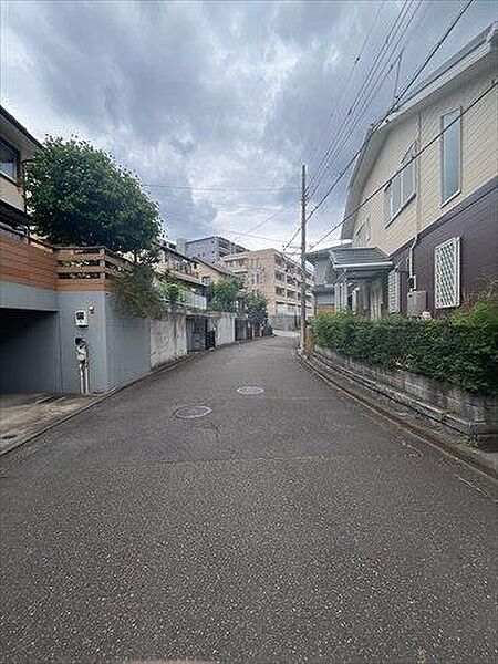 現地含む前面道路（東側）