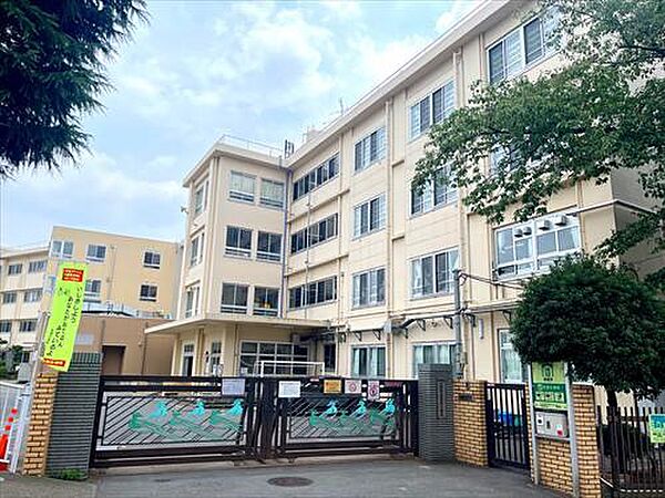 川崎市立生田小学校まで930m