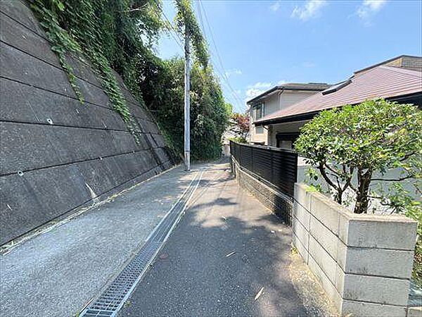 東側-前面道路
