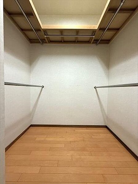 南東側洋室　ウォークインクローゼット