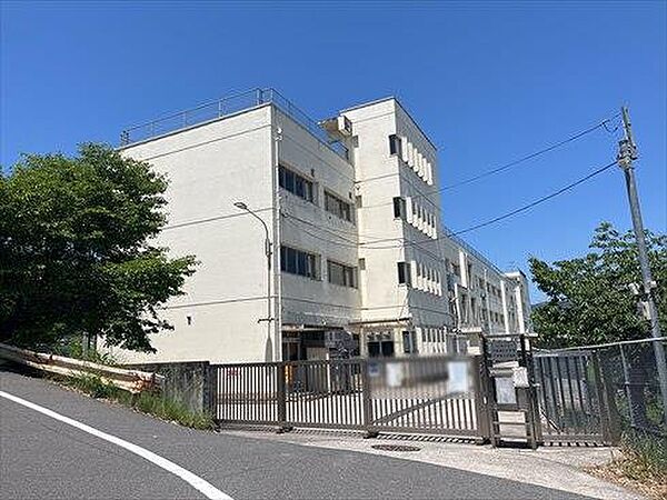 広島市立戸坂城山小学校まで徒歩17分