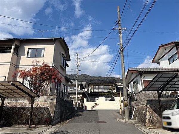 東側道路