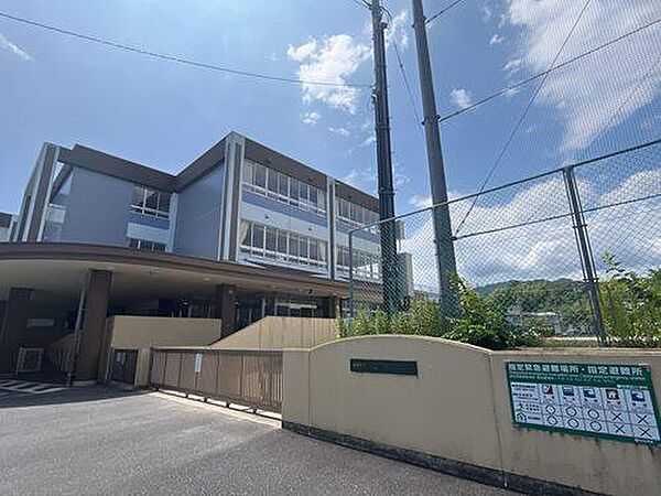廿日市市立地御前小学校：徒歩11分