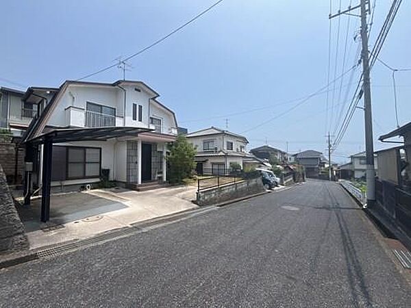 現地・前面道路（南西側より撮影）