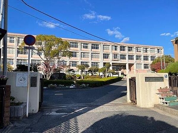 府中町立府中緑ヶ丘中学校まで1340m