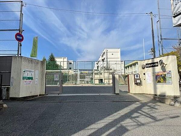 広島市立戸坂小学校まで310m