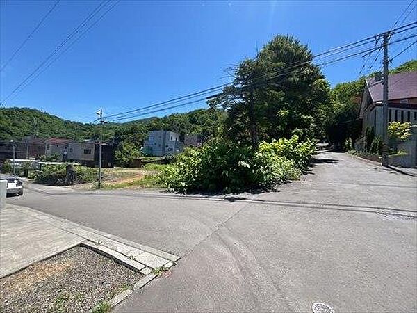 北西・北東側前面道路