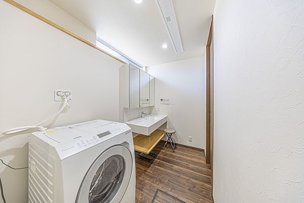 家具・調度品は価格に含まれません