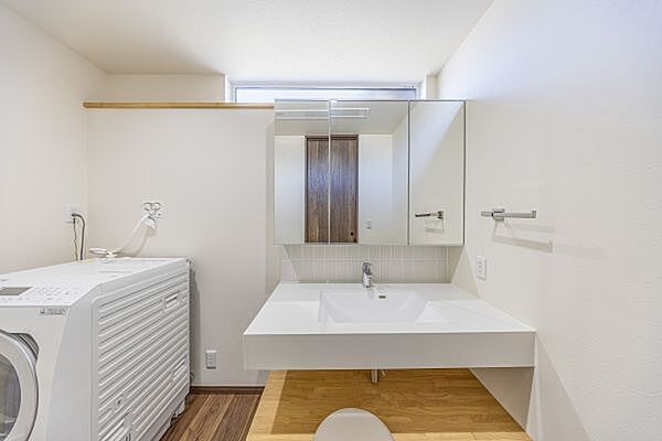 家具・調度品は価格に含まれません