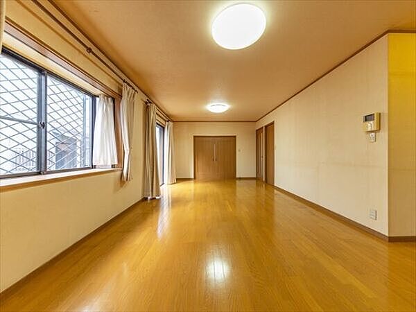 家具調度品は価格に含まれません。