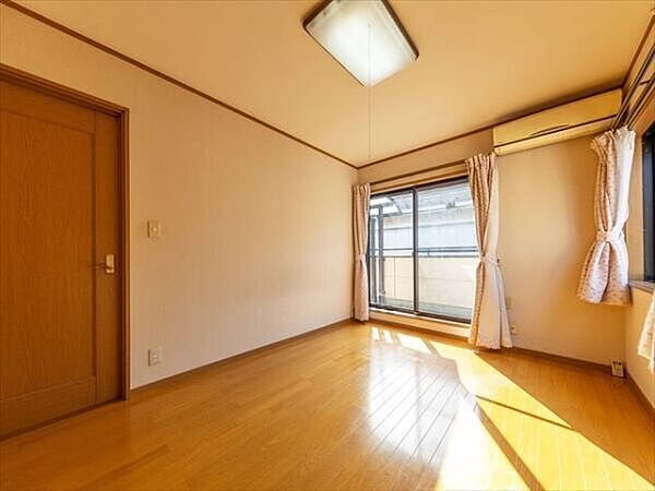 家具調度品は価格に含まれません。