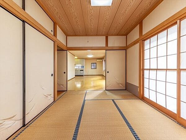 家具調度品は価格に含まれません。