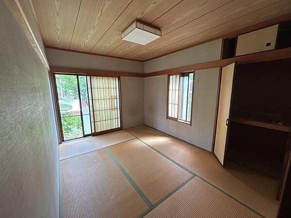 家具・調度品は価格に含まれません