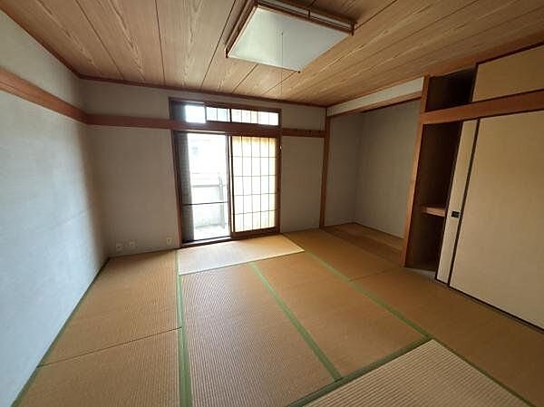 家具・調度品は価格に含まれません