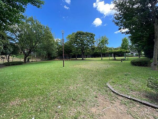 上座西谷津公園（徒歩5分） 370m