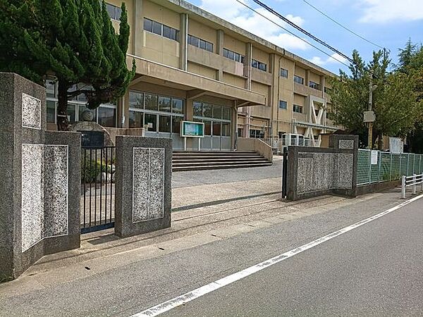 松戸市立小金北小学校 350m