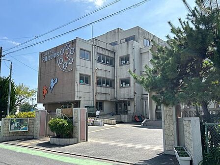 さいたま市立下落合小学校 90m